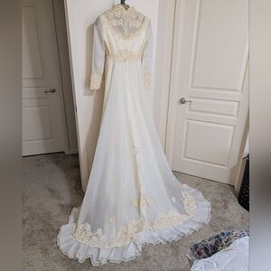 Vintage Ivory Wedding Dress